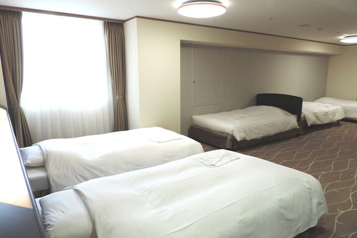 Room 8 of 65