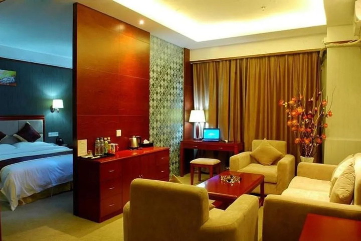 Room 6 of 8