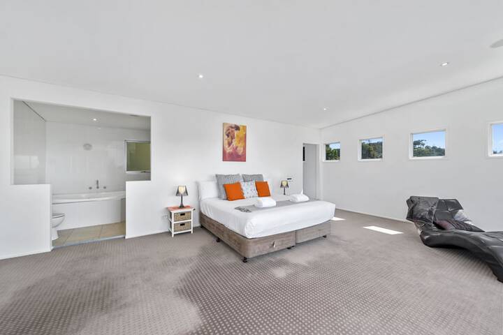 Room 3 of 23