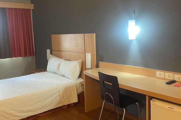 Room 12 of 62