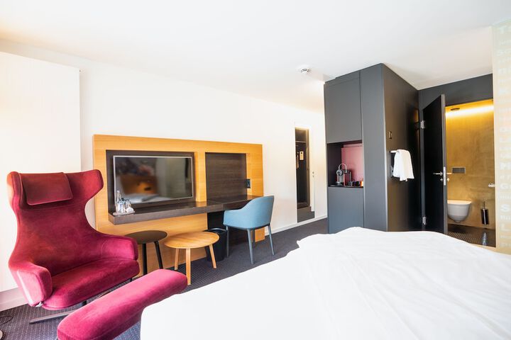 Room 28 of 111