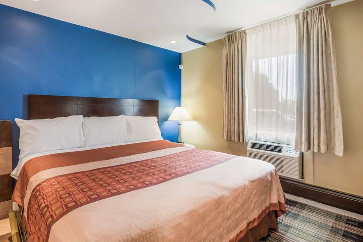 Deluxe Room with King Bed (14 of 26)