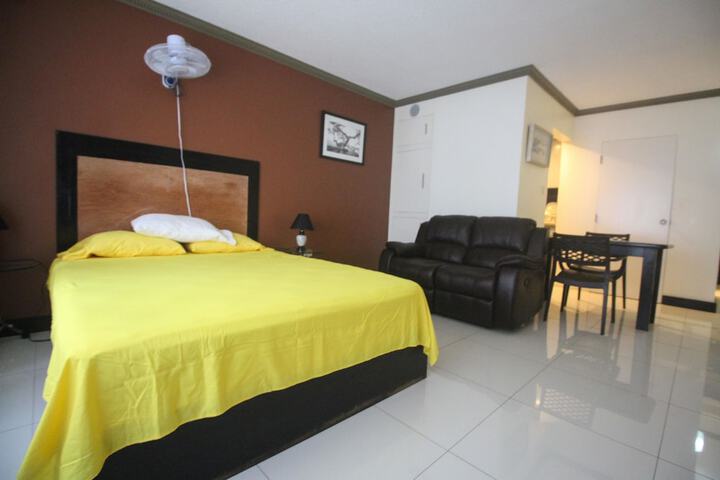 Room 4 of 33