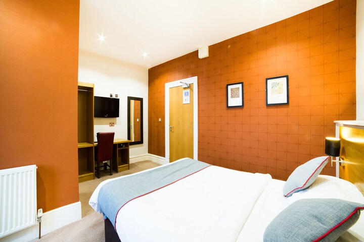 Room 5 of 48