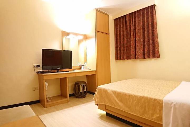 Room 14 of 33