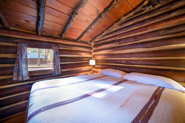 Room 13 of 211
