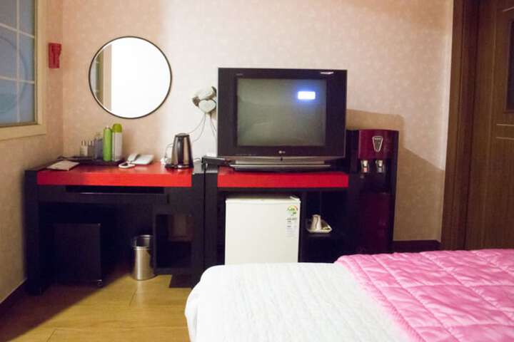 Room 19 of 38