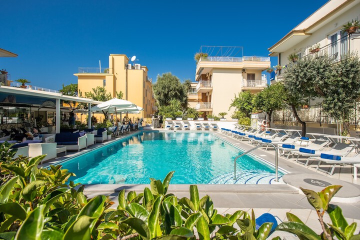 Hotel Pool