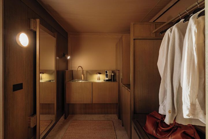 Room 28 of 62