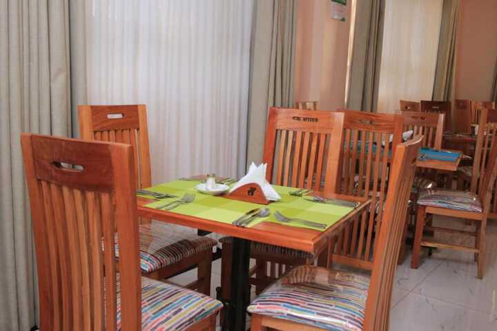 Dining 33 of 38