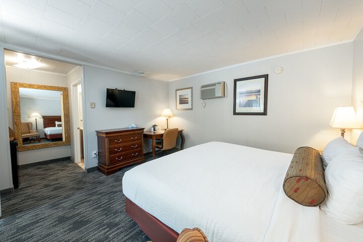 Room 42 of 549