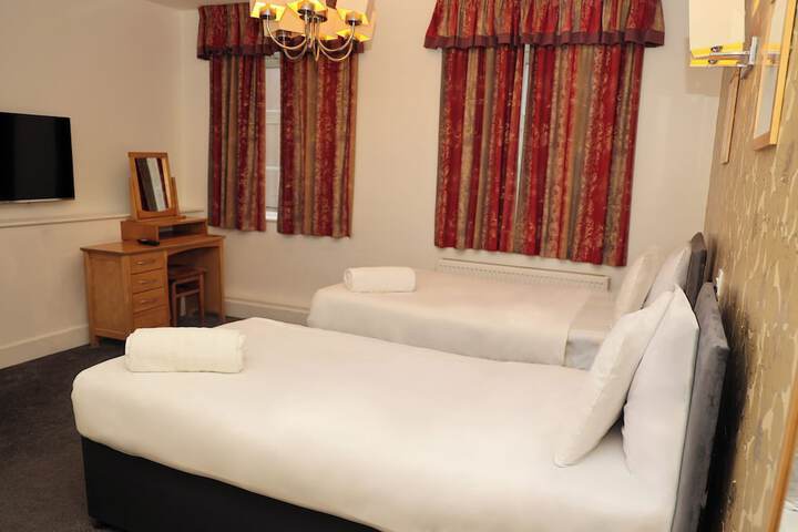 Room 9 of 20