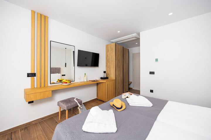 Room 12 of 35