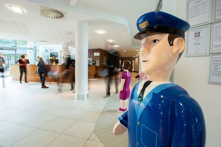 Check-in/check-out kiosk