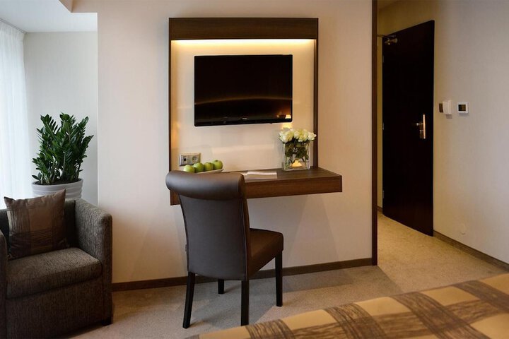 Room 16 of 57
