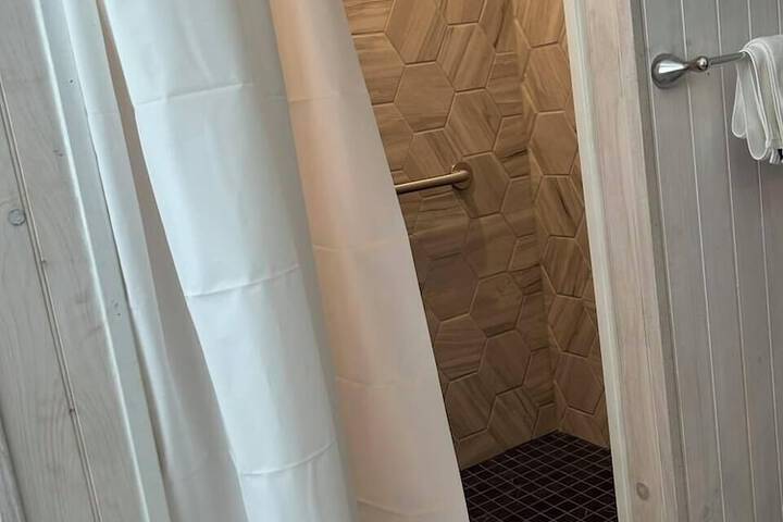 Room 32 of 81