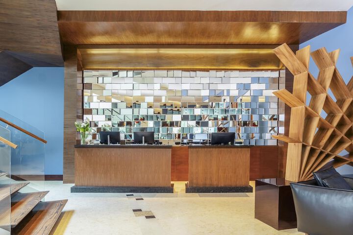 Entrance & Lobby