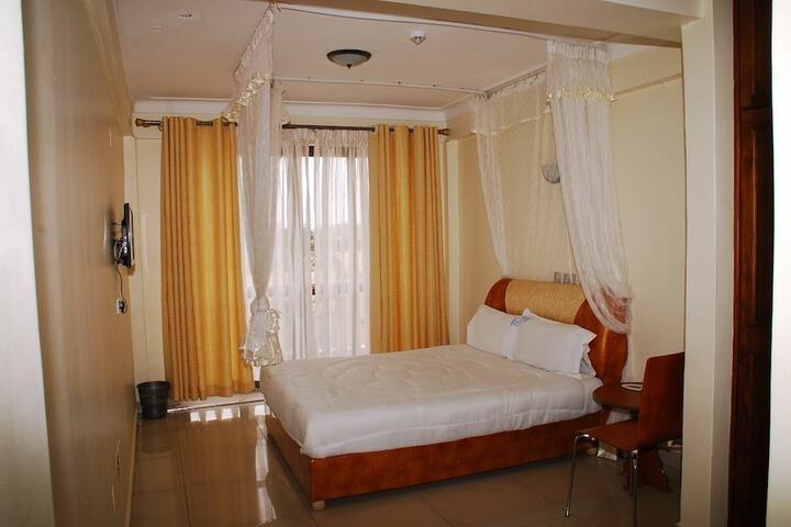 Room 10 of 26