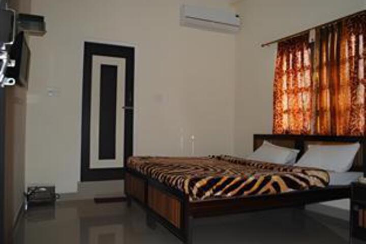 Room 7 of 9