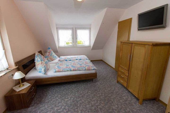 Room 8 of 19