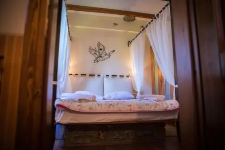 Room 2 of 2