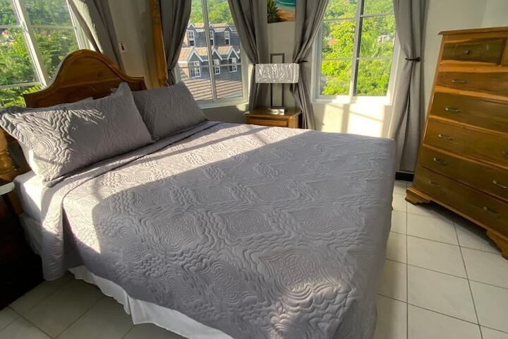Room 6 of 33