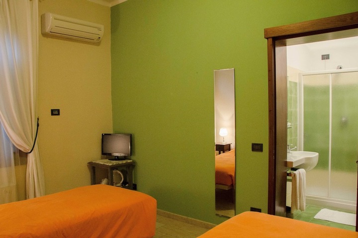 Photo 1