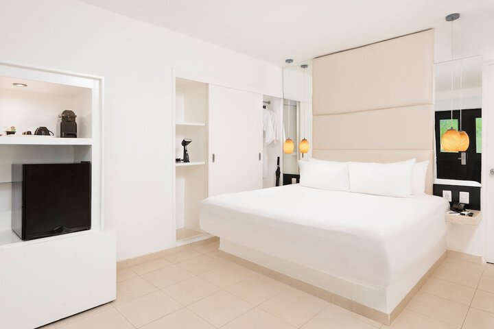 Room 5 of 105