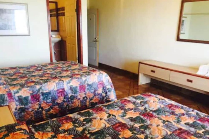Room 10 of 30