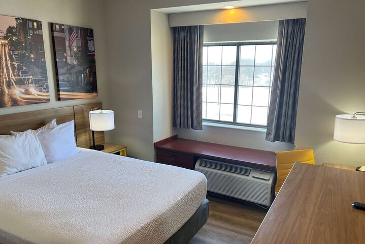 1 Queen Bed (11 of 25)