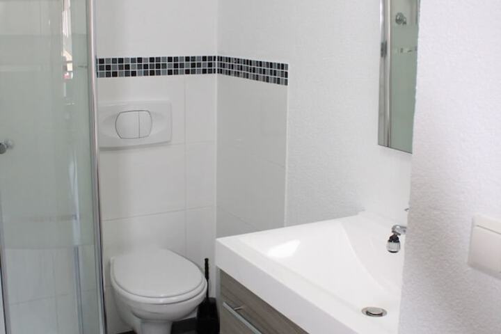 Room 16 of 22