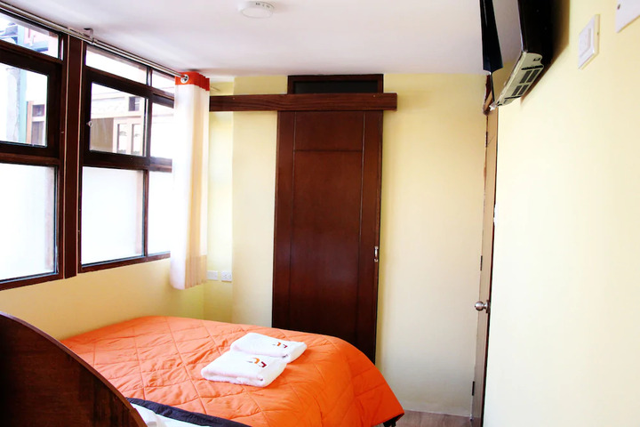 Room 3 of 10