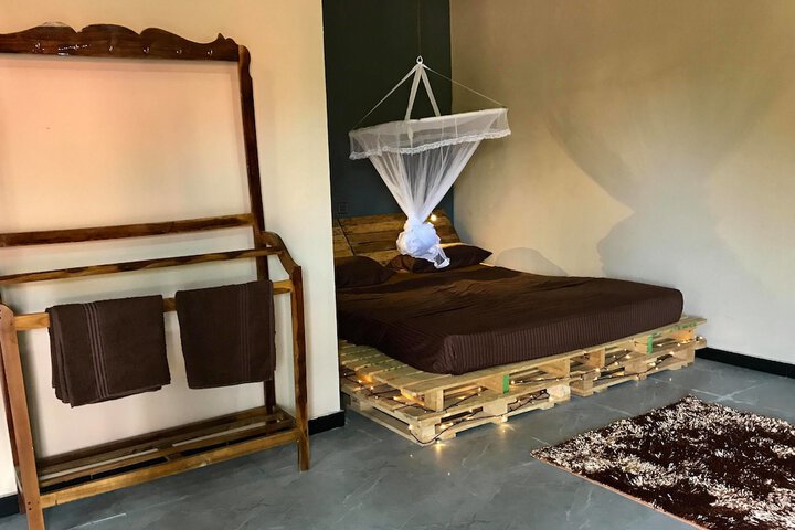 Room 3 of 28