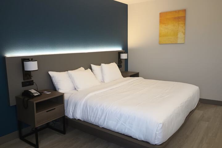 Room 6 of 25