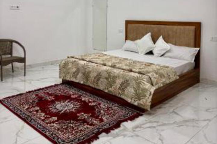 Room 4 of 5