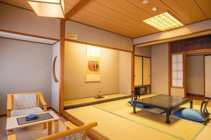 Room 9 of 121