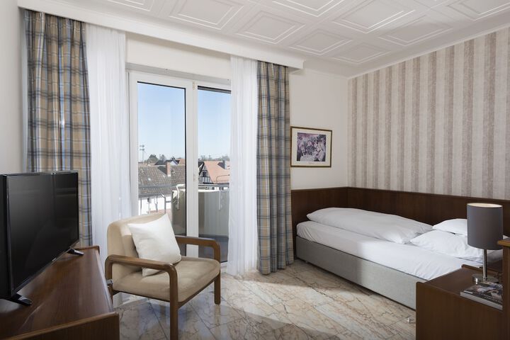 Room 4 of 20