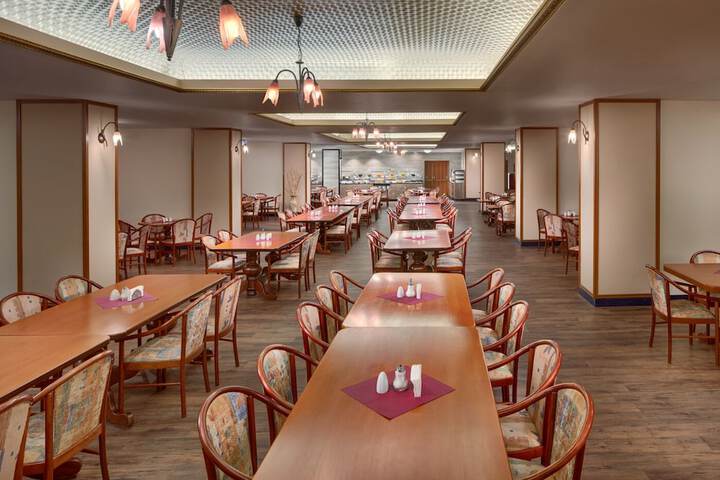 Dining 78 of 99
