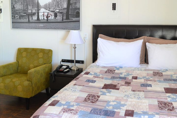 Room 6 of 34