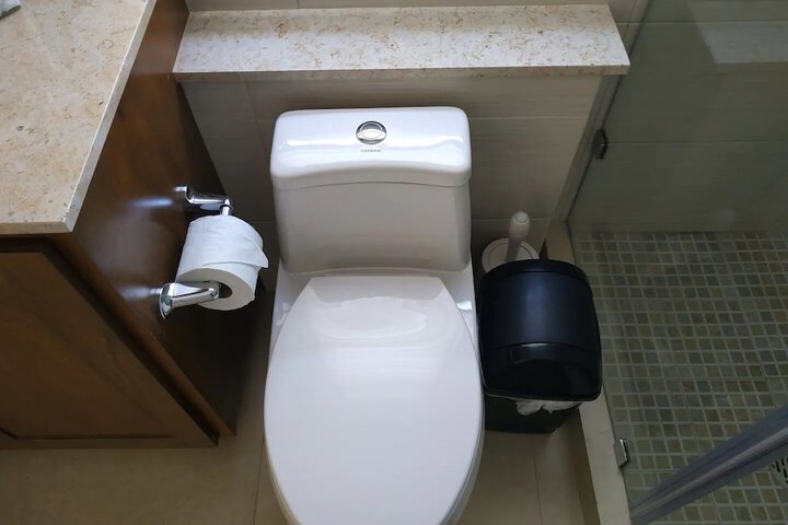 Room 5 of 10