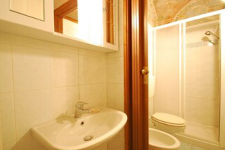 Room 6 of 43