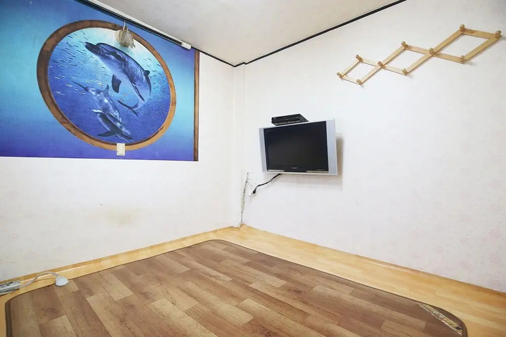 Room 10 of 20