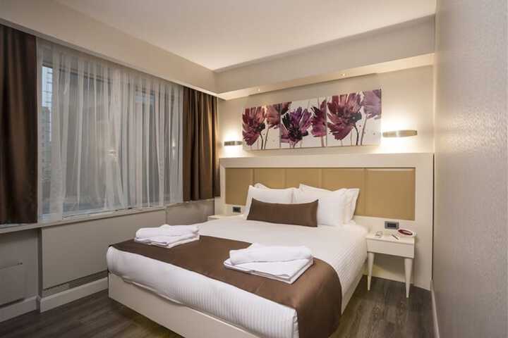 Room 2 of 48