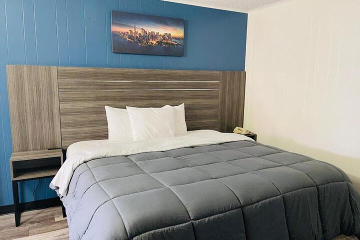 1 Double Bed (2 of 6)