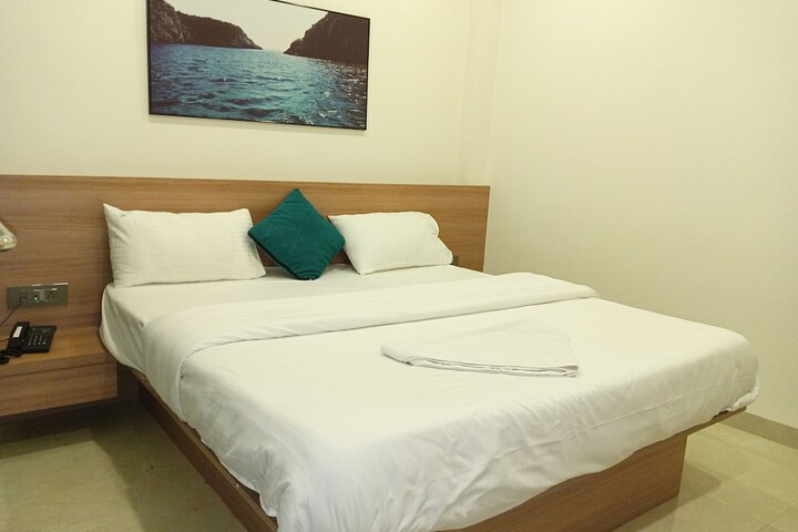 Room 9 of 43