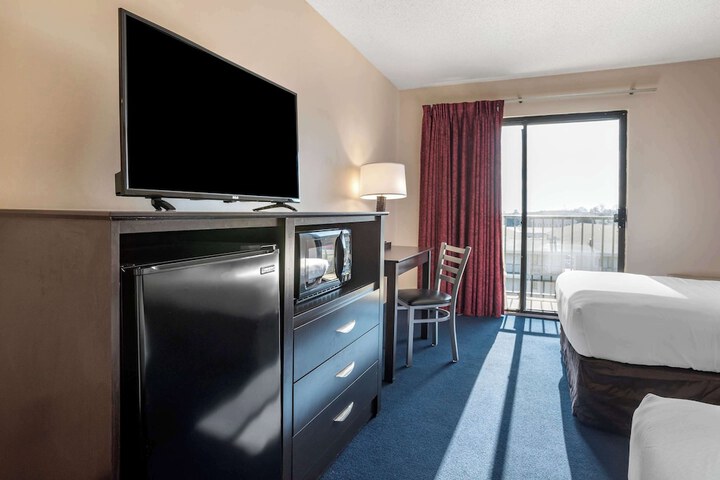 2 Double Beds (6 of 7)