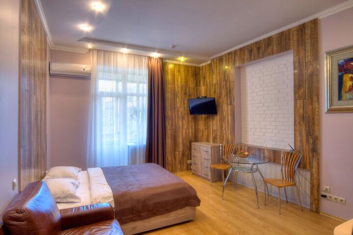 Room 5 of 100