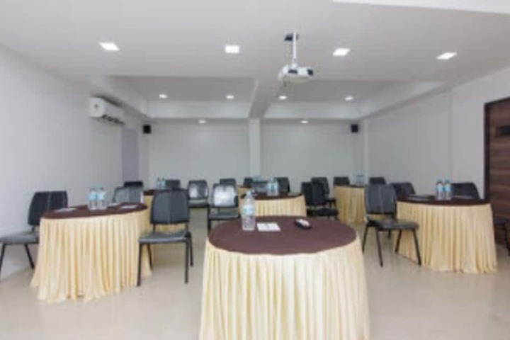 Business Center 16 of 18