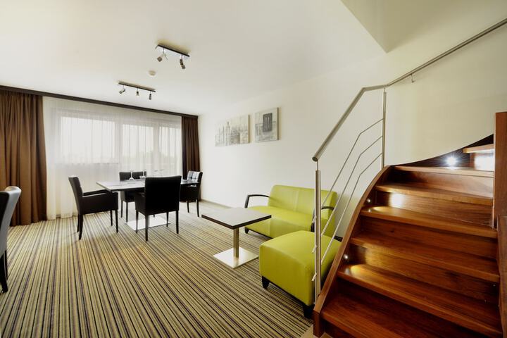 Room 5 of 70