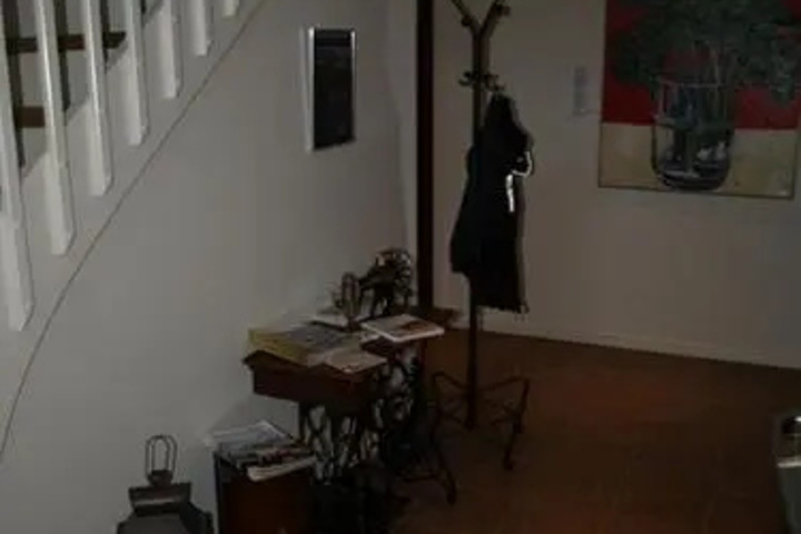 Room 9 of 16
